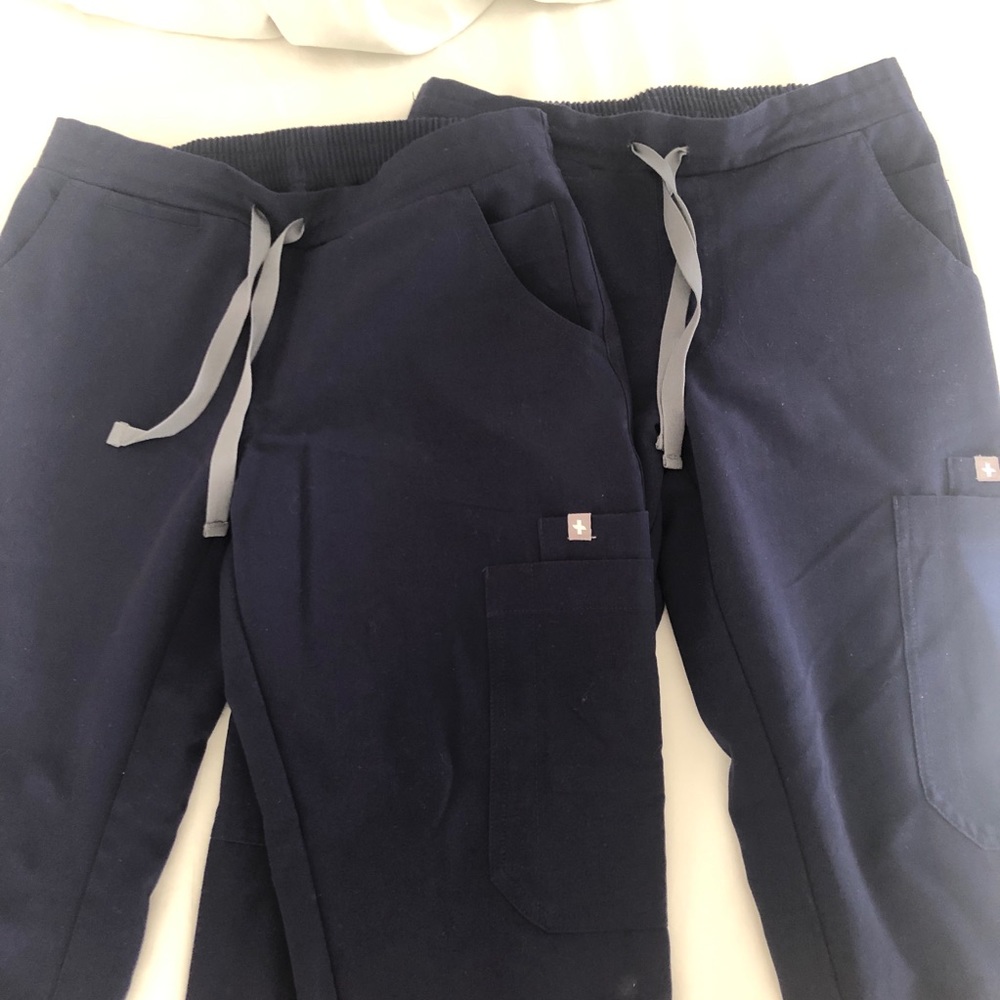 (2) Navy Figs Scrubs Yola XXS
